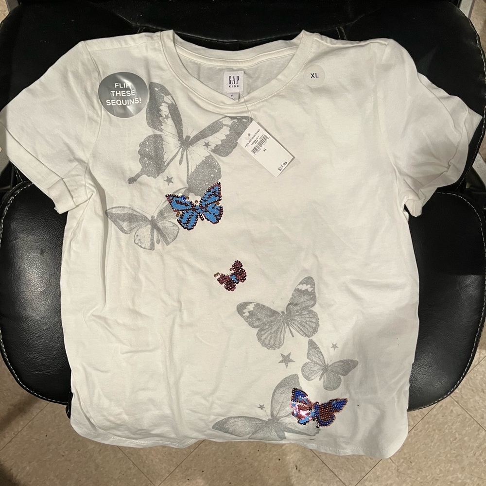 Butterfly tee with Flip sequins